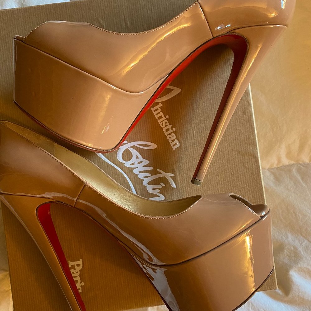 Christian Louboutin Jamie 160 Patent Leather Heels Nude, Size 39.5